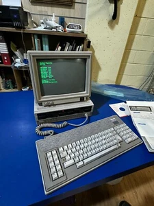IBM M-19 Computer Ms Dos Come Nuovo con Box Originale Made in Italy 1980s - Foto 1 di 20