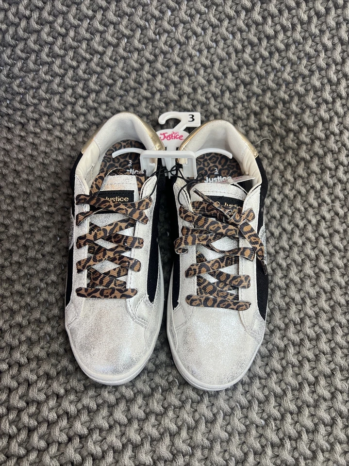 Nuevo con etiquetas Tenis Justice Plateados y Negros Corte Baja Moda Niñas Talla 3 Jóvenes Foto 1 de 4