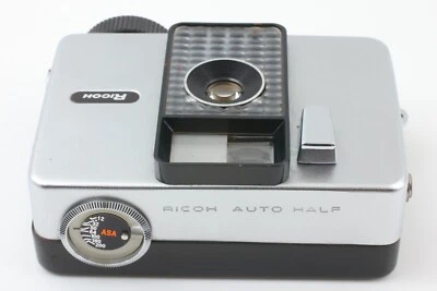 🚀🎁PRIMER MODELO《COMO NUEVA》Cámara fotográfica de 35 mm automática Ricoh de medio marco de JAPÓN✈✈✈✈✈✈✈✈✈✈✈ Foto 1 de 4