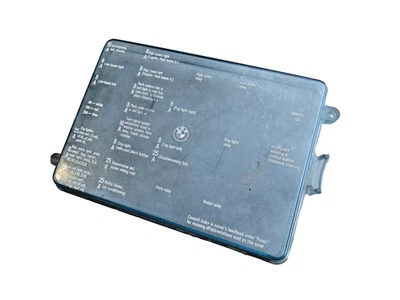 Cubierta de caja de fusibles OEM 1368499 BMW E28 528e 524td 533I 535I E24 633CSI E23 733I Foto 1 de 4