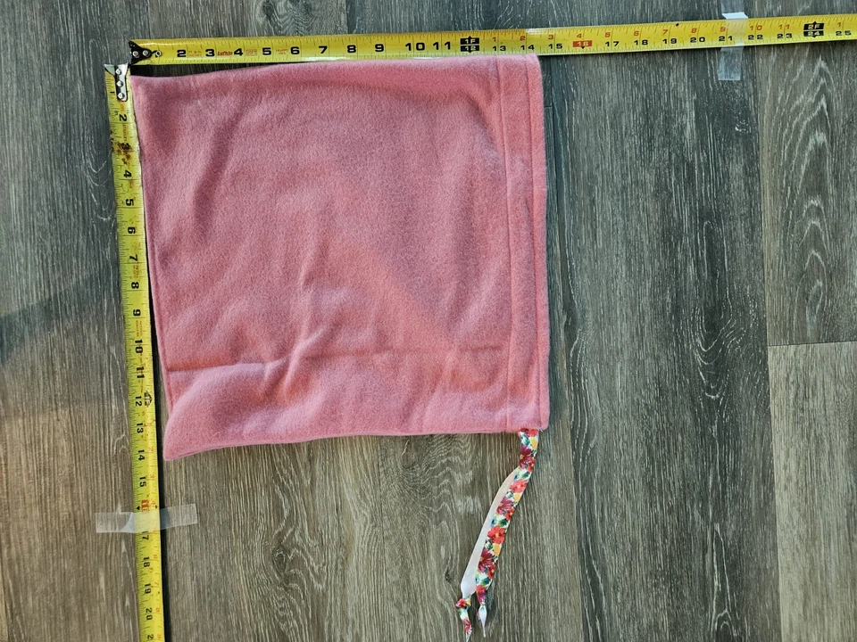 Bolsa de regalo de vellón rosa con cinta floral. 14 pulgadas X 14 pulgadas. Hecho a mano. Reutilizable Foto 1 de 1