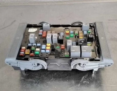 2010-2013  CHEVOLET SILVERADO 1500  GMC SIERRA 1500  Engine FUSE BOX GENUINE OEM Foto 1 de 4