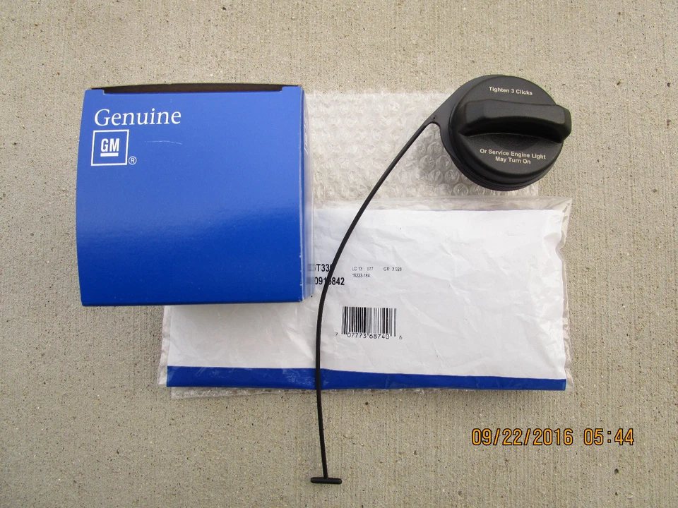 07 - 13 CADILLAC ESCALADE FUEL GAS TANK FILLER CAP WITH TETHER BRAND NEW OEM - Image 1 of 3