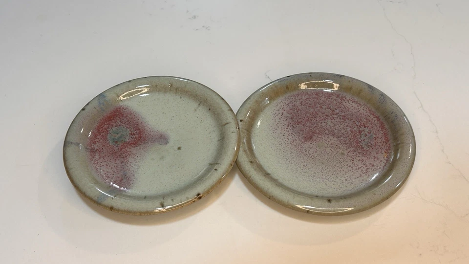 #0264: Un par de platos pequeños raros de horno Jun de la dinastía Yuan - esmalte púrpura salpicaduras Foto 1 de 4