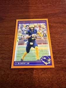 Tarjeta de novato 2024 Score Orange #304 J.J. McCarthy - Imagen 1 de 2