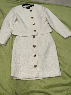 Doncaster Collection 2PC Button Up Ivory Wool Blend Lined  Suit Sz 6 - Image 1 of 4