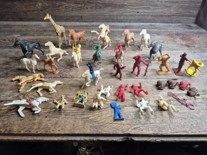 Cowboys Indianer Soldaten Pferde Kunststoff Action Figuren Spielset blau rot gelb - Bild 1 von 11