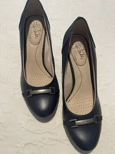 NWOT Life Stride Soft System Navy Blue Size 6.5M Pumps - Picture 1 of 10