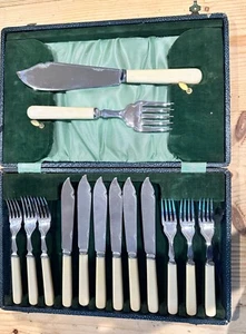 Mid-Century verchromt Fischmesser und Gabel Set Flatwear verpackt Bakelit - Bild 1 von 6