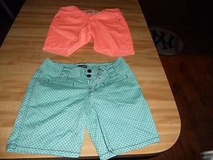A LOT OF TWO LADIES SHORTS SIZE 1 VERY NICE - Picture 1 of 4