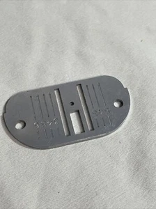 NEEDLE PLATE # 171137 (R5)for Singer Sewing Straight Stitch-FREE SHIPPING - Picture 1 of 3