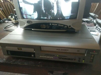 Hitachi - DV-PF2U - DVD VCR Combo - Hi-Fi Estéreo - ¡Sin control remoto probado! ¡Funciona!! Foto 1 de 4