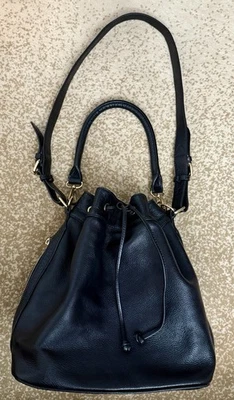 Bolso de Mano ORA DELPHNE Cuero Guijarro Negro Convertible Claire Cordón Cubo Foto 1 de 4