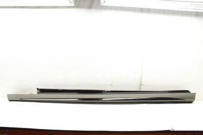 Mercedes-Benz C63 AMG 2017 faldón lateral izquierdo cubierta de panel Ricker  Foto 1 de 4