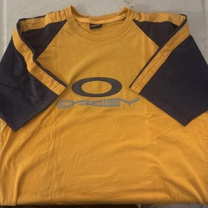 Vintage 90’s Grail Piece Oakley T-shirt 3D Logo tee men’s Size L - Picture 1 of 6