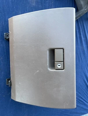 Toyota 4Runner 1996-2002 OEM marrón tostado tablero guantera con pestillo Foto 1 de 3