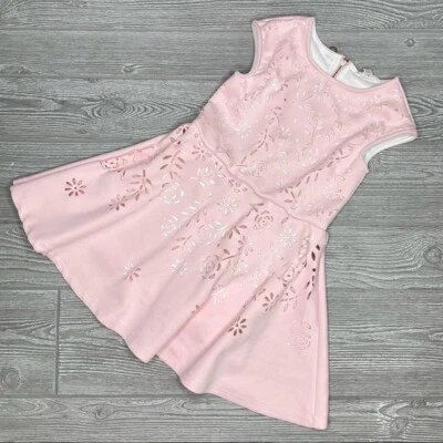 Truly me 粉红色花卉镂空连衣裙夏季连衣裙 6 码 — 第 1/4 张图片