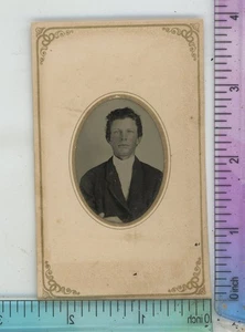 Hombre joven en traje tinte ferrotipo - Imagen 1 de 2