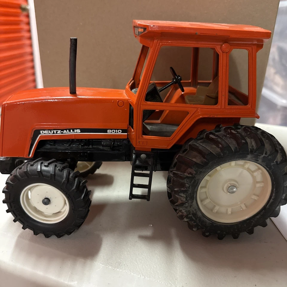 ERTL  Allis Chalmers 8010 Tractor - Image 1 of 4
