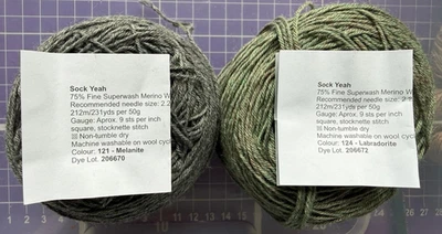 Reste 100g Sockengarn SOCKS YEAH! CoopKnits Fb. 121 Melanite + Fb.124 Labradorit - Bild 1 von 3