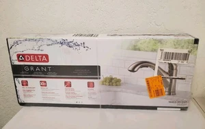 Delta Grant Single-Handle Pull-Out Sprayer Kitchen Faucet in Stainless Finish - Picture 1 of 4