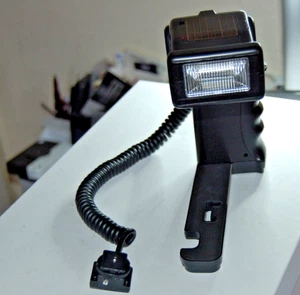 Vintage Tamashi Photo Optics Flash Gun with shoe mount cable - Picture 1 of 3