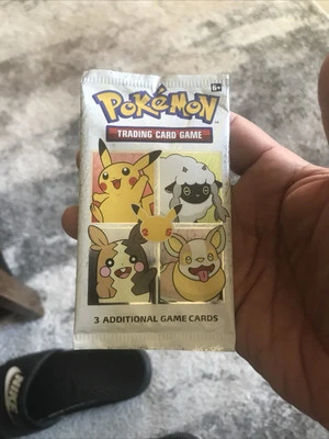 SELLADO 25 Aniversario Pokemon Cereal 3 Cartas Booster Pack! Pikachu holográfico Foto 1 de 3