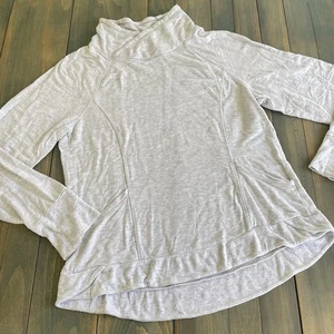 Sudadera deportiva gris Yogalicious cuello falso para mujer talla grande (Q8) - Imagen 1 de 9