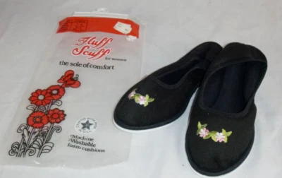 Nuevo de Lote Antiguo Zapatillas de Terrycloth Soluff Suela de Goma Negras con Flores Talla S Foto 1 de 4