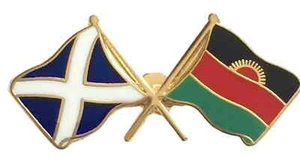 Scotland & Malawi Flags Friendship Courtesy Enamel Lapel Pin Badge T1021 - Picture 1 of 3