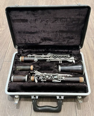 Clarinete Selmer Signet 100 madera Bb con estuche Foto 1 de 4