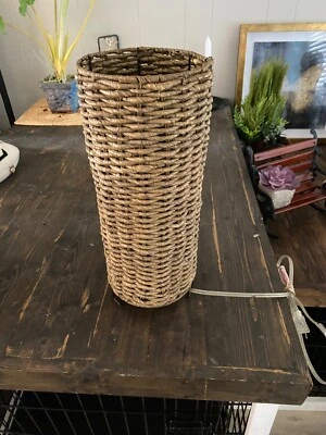 Lámpara de escritorio vintage de mimbre y ratán 14" Foto 1 de 2