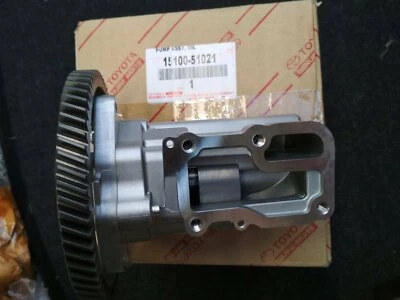 Оригинальный масляный насос Toyota Land Cruiser V8 Diesel Turbo 1VDFTV 15100-51021 от оригинального производителя - Изображение 1 из 4