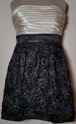 Love Tease Size 5 Black/White Dress Ruched Chest Rose Fabric Design  Prom - Image 1 of 4