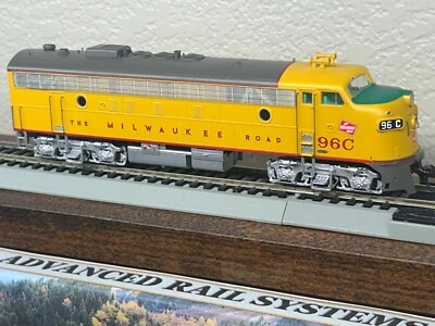 MILWAUKEE ROAD YELLOW FP7A - C unit #96C - DCC / QUANTUM SOUND HO Scale NEW OOP - Image 1 of 4