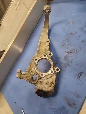 Infiniti G35 2005-2007 tracción trasera cupé pasajero delantero derecho husillo de nudillo OEM Foto 1 de 4