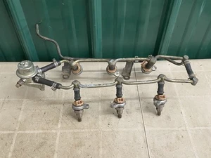 1984-1989 Nissan 300ZX Z31 OEM VG30 NA Engine Fuel Line Rail Injectors Regulator - Picture 1 of 14