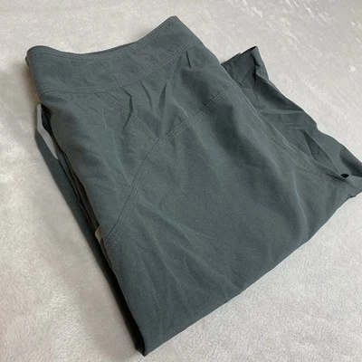 The North Face Shorts Mens 34 Gray Zipper Pocket Outdoor Stretch Hiking Fishing - Image 1 of 4