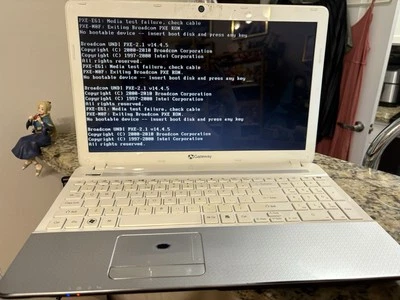 Gateway® NV55S02u con pantalla retroiluminada por LED de 15,6" y AMD cuatro núcleos SOLO PIEZAS Foto 1 de 4