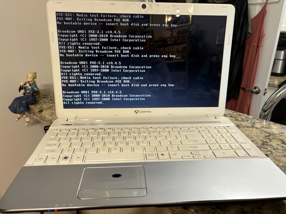 Gateway® NV55S02u With 15.6" LED-Backlit Screen & AMD Quad-Core PARTS ONLY - Image 1 of 4