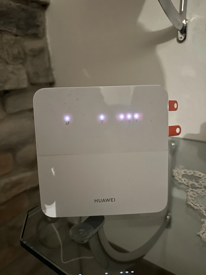 Huawei B320-323 Router 4G LTE Wi-Fi N 2.4GHz Portatile Sbloccato Nano SIM SMA - Immagine 1 di 1