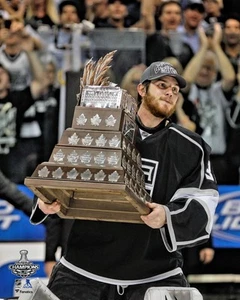 Jonathan Quick Los Angeles Kings 2012 Champs Raising Conn Smythe 8" x 10" Photo - Picture 1 of 1