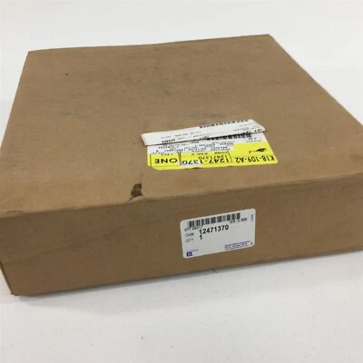 (1) Genuine GM 12471370 Cover  - Image 1 of 4