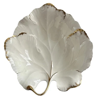 "Plato de hoja de porcelana de hueso marfil Mikasa con diseño de borde de oro de 24 quilates por Larry Lasso 8""-2,5""" Foto 1 de 4