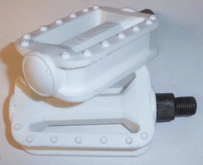 UNION WHITE JUNIOR BICYCLE PEDALS BIKE PARTS 410 - Image 1 of 3
