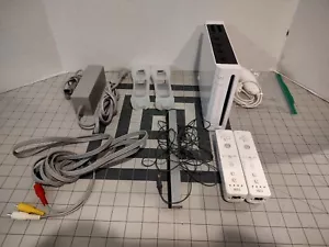 Paquete de consola Nintendo Wii RVL-001 con cables, 2 controladores, 1 juego, probado Nunc - Imagen 1 de 10