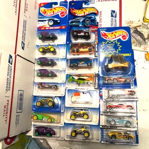 Hot Wheels 21 Stück, Hot Hubs, Wohnmobil Flintstones Tow Jam Vette Camaro #B - Bild 1 von 13