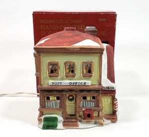 Dickens Collectables Porzellan beleuchtetes Postamt/Friseursalon mit Box 35181 - Bild 1 von 10