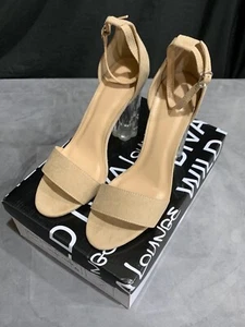 New Women’s Wild Diva Lounge Natural Beige Suede Clear Acrylic Flower Heels 8.5 - Picture 1 of 5