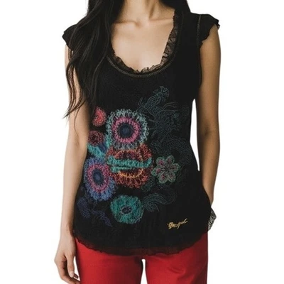 Blusa DESIGUAL sem mangas preta de renda dragão e estampa floral costurada dourada em excelente estado usado M - Imagem 1 de 4